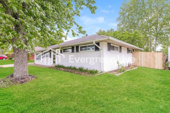 5512 Shady Oak St - Photo 2 of 15