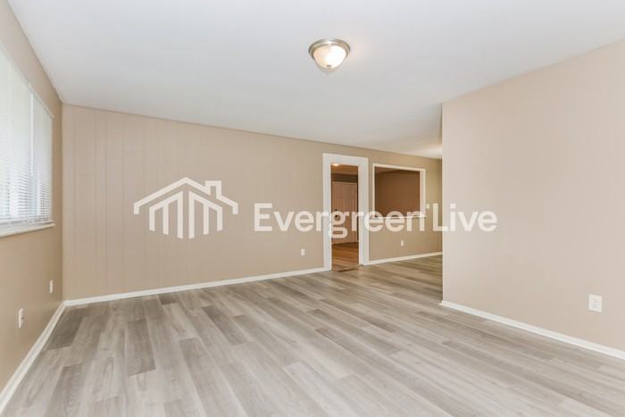 5512 Shady Oak St - Photo 3 of 15