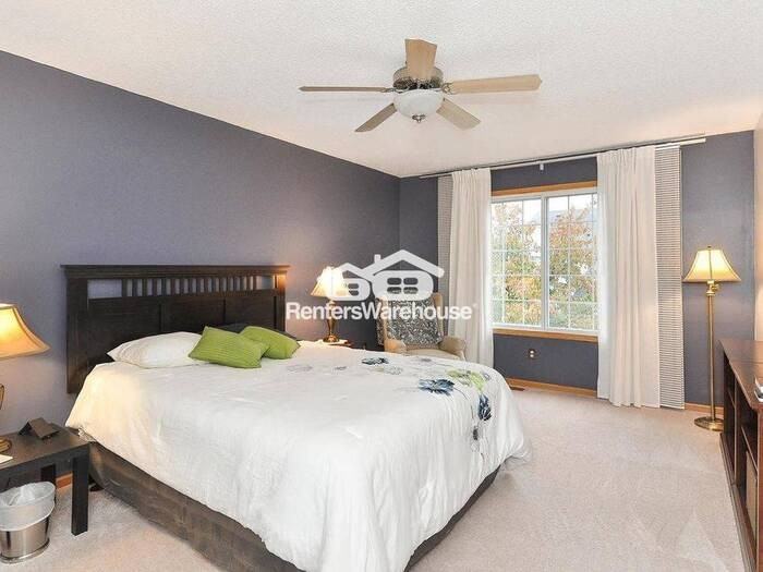 9585 Queensland Ln N - Photo 5 of 11