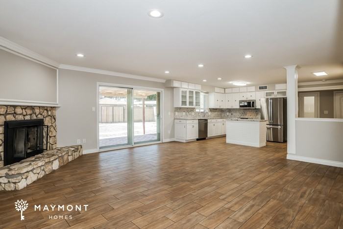 525 E Geneva Dr - Photo 4 of 15