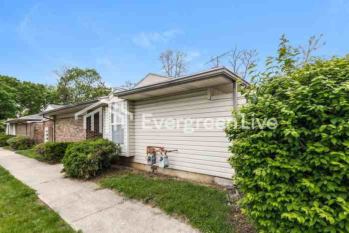 5648 Troy Villa Blvd - Photo 2 of 15