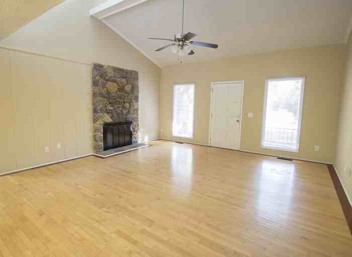 286 Woodwinds Dr - Photo 2 of 8