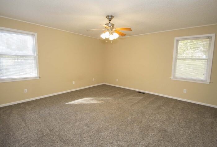 286 Woodwinds Dr - Photo 5 of 8
