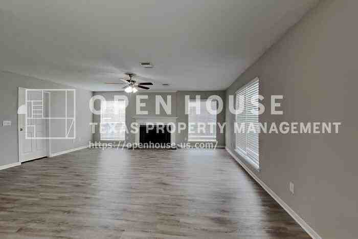 16303 Hickory Point Rd - Photo 5 of 22