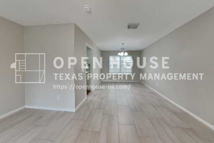 16811 Country Bridge Rd - Photo 4 of 24