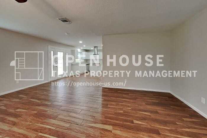 16811 Country Bridge Rd - Photo 6 of 24