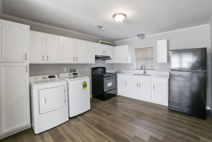 425 San Blas - Photo 3 of 6