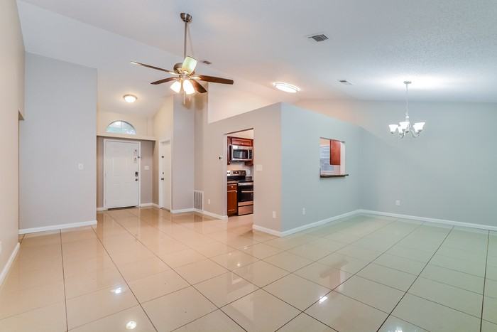 2645 Talladega Dr - Photo 4 of 16