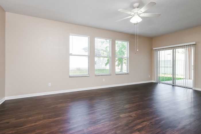 2420 Plantation Oak Dr - Photo 5 of 17