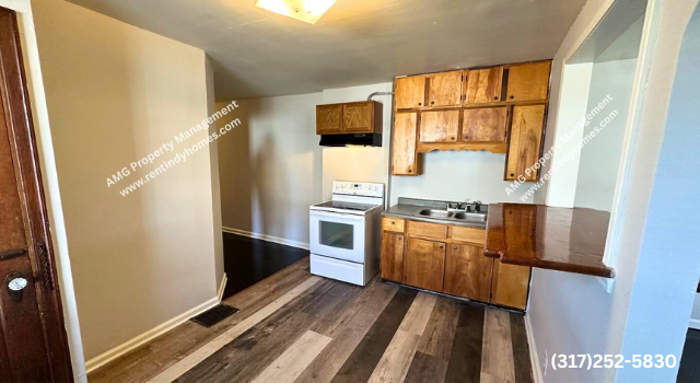 1303 N Gladstone Ave - Photo 3 of 11