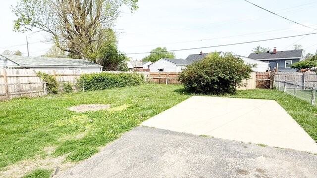 706 Fletcher Ln - Photo 4 of 13