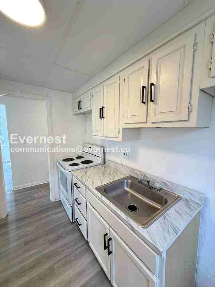 20527 Rosemont Ave - Photo 3 of 31