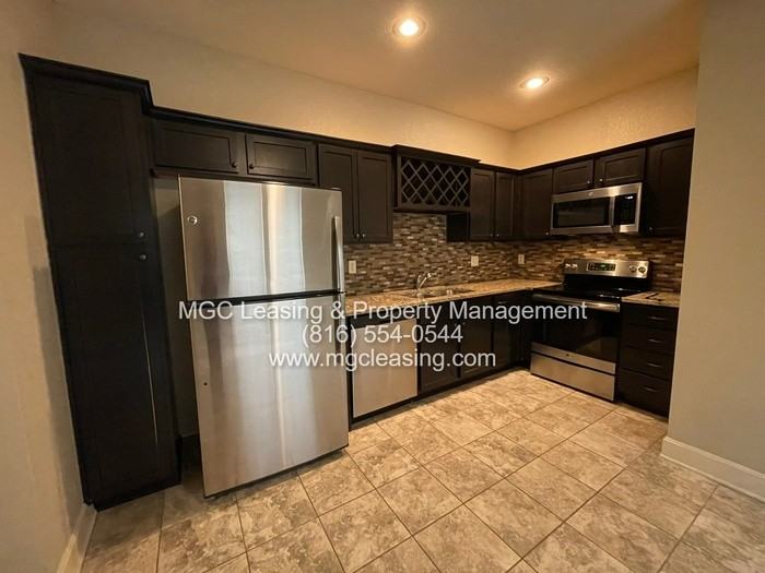 2126 Sw Timbertrace Ln - Photo 2 of 17