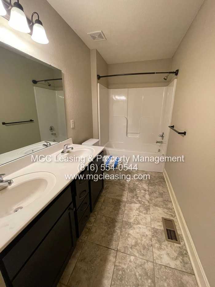 2126 Sw Timbertrace Ln - Photo 6 of 17