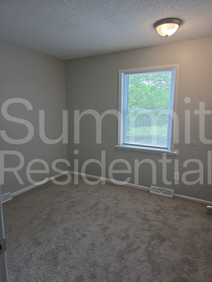 19300 E Salisbury Rd - Photo 6 of 17