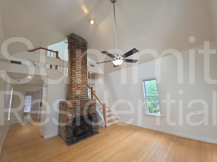 910 Oakwood Ave - Photo 2 of 12