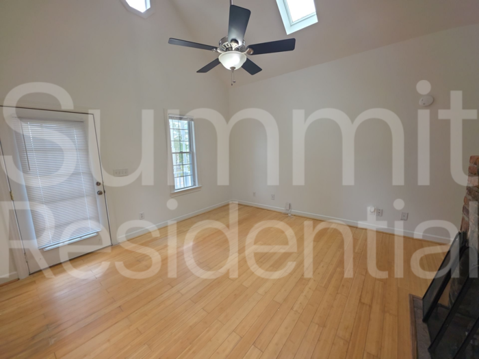 910 Oakwood Ave - Photo 3 of 12