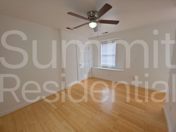 910 Oakwood Ave - Photo 7 of 12
