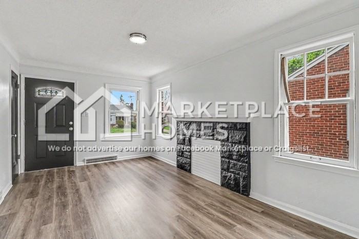 18276 Oakfield St - Photo 4 of 20