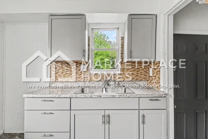 18276 Oakfield St - Photo 7 of 20