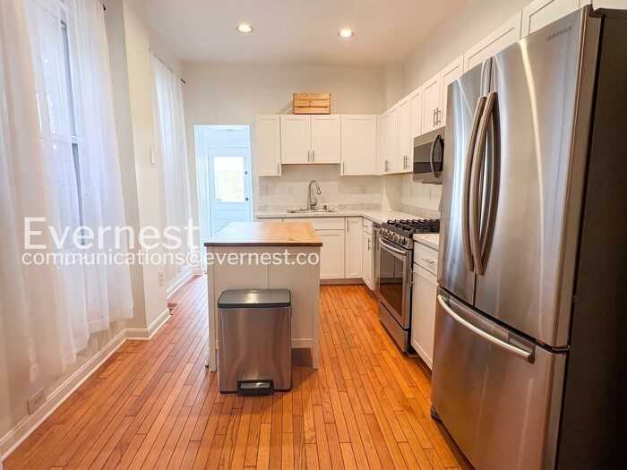 1631 S Charles St - Photo 6 of 33
