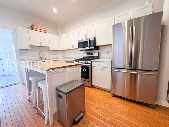 1631 S Charles St - Photo 7 of 33
