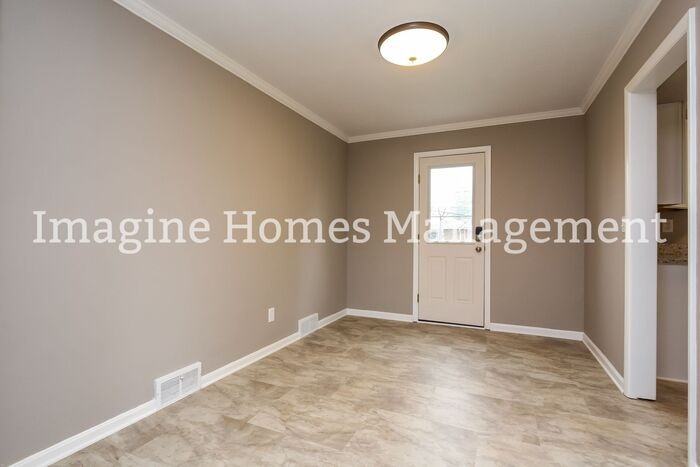 2744 Forestview Ave - Photo 5 of 18