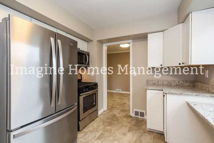 2744 Forestview Ave - Photo 6 of 18