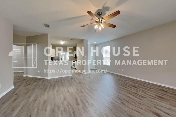 15323 Fir Woods Ln - Photo 4 of 26