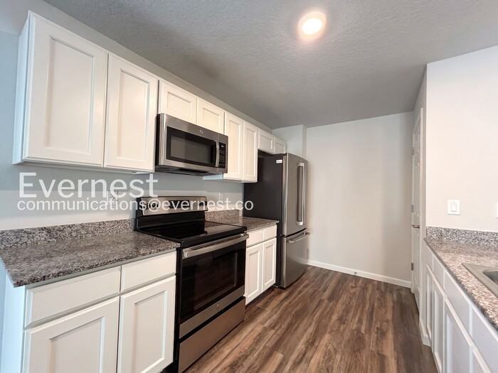 33 Peninsula Ln - Photo 3 of 25