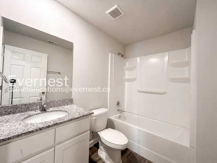 33 Peninsula Ln - Photo 4 of 25