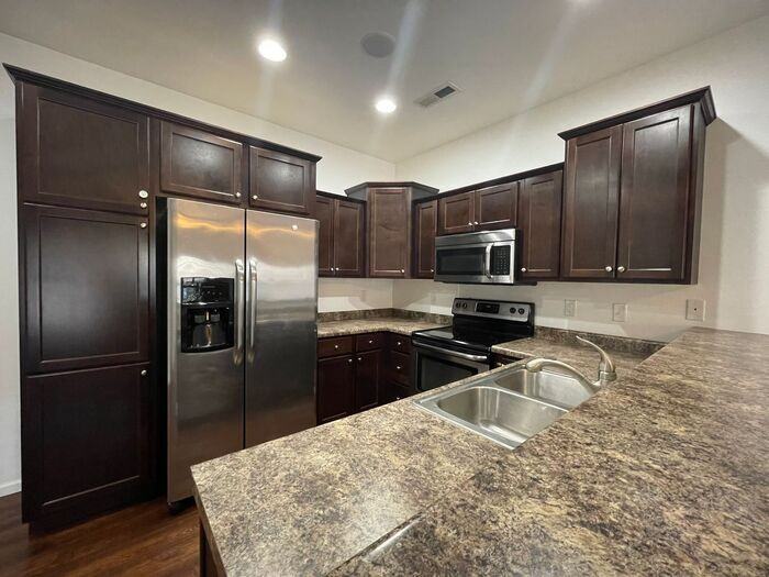 463 Cambria Dr - Photo 3 of 11