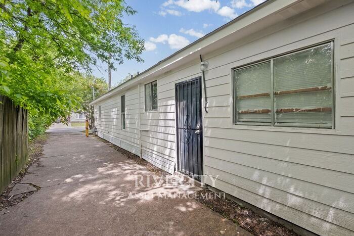 1580 Oriole St - Photo 4 of 16
