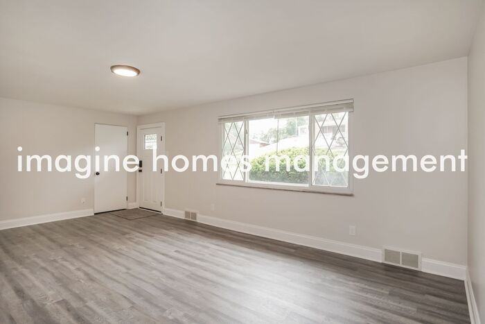 3054 S Park Rd - Photo 4 of 14