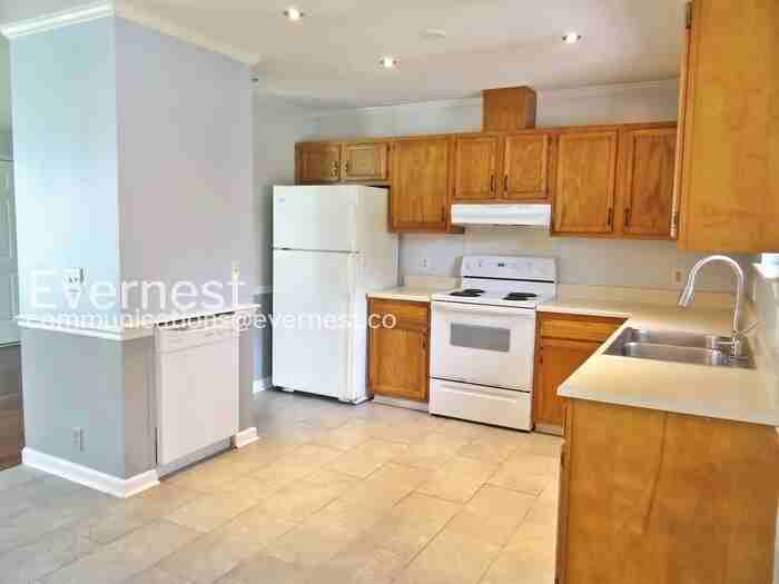 137 Jason Ct - Photo 2 of 21