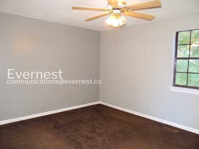 137 Jason Ct - Photo 7 of 21
