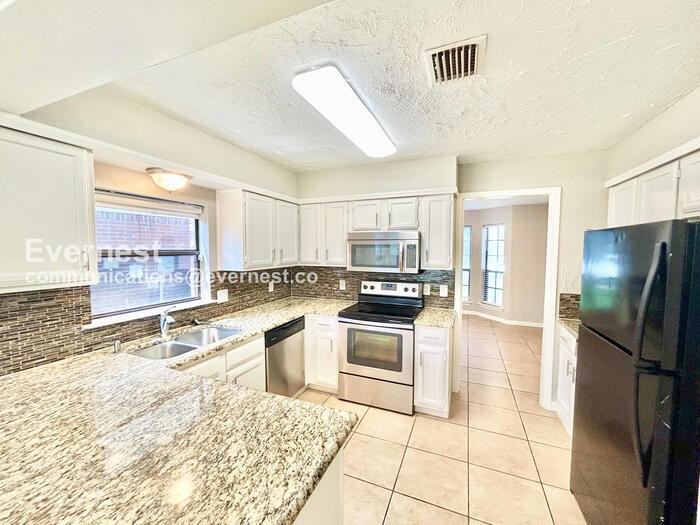 1404 Ardmore Dr - Photo 2 of 30