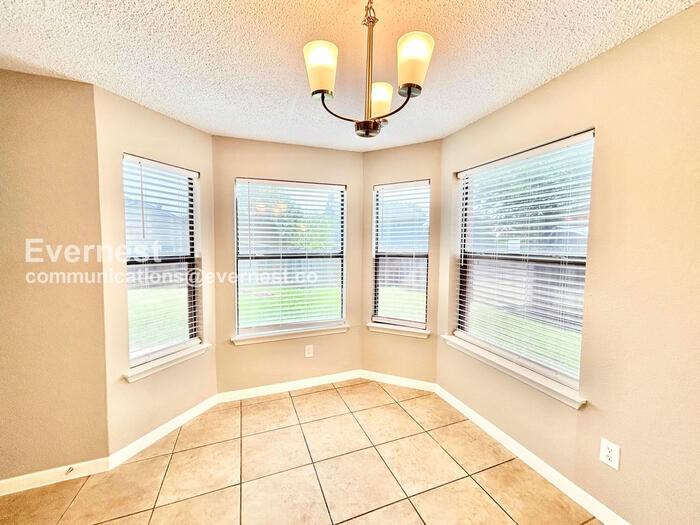1404 Ardmore Dr - Photo 6 of 30