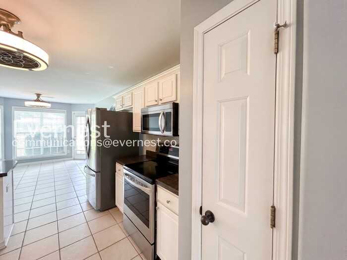 11168 Arlington Trace Dr - Photo 4 of 35