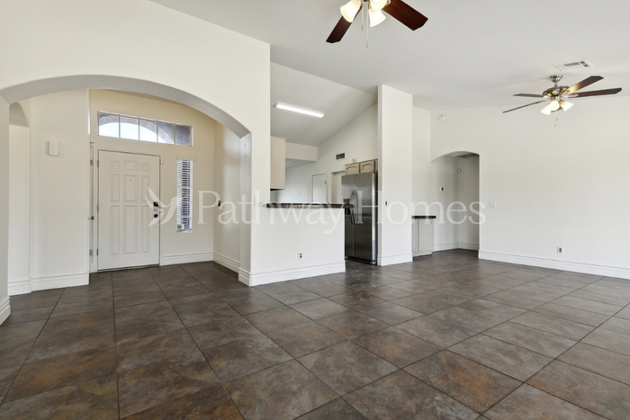 7704 W San Juan Ave - Photo 6 of 20