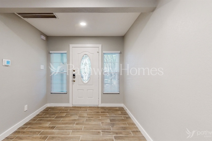 3914 Winston Dr - Photo 3 of 18