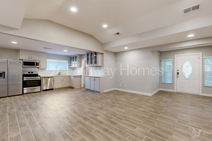 3914 Winston Dr - Photo 5 of 18