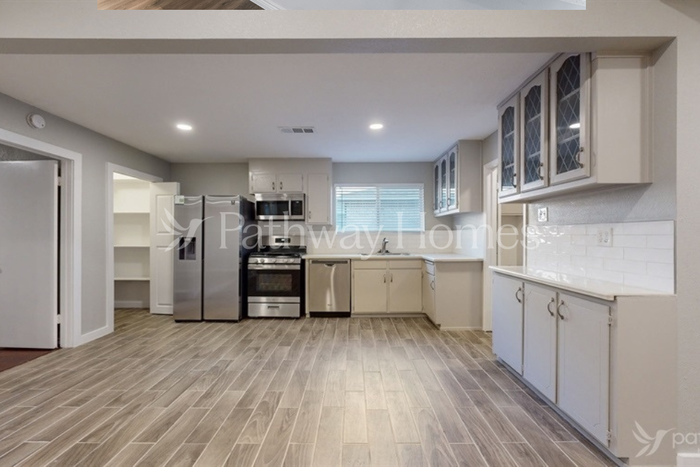 3914 Winston Dr - Photo 6 of 18
