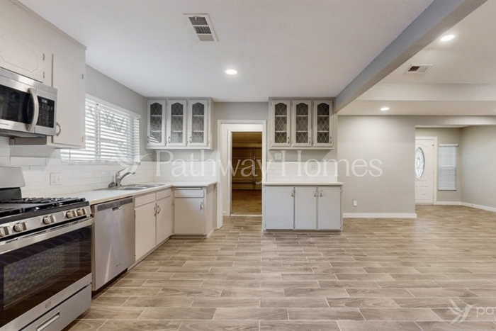 3914 Winston Dr - Photo 7 of 18