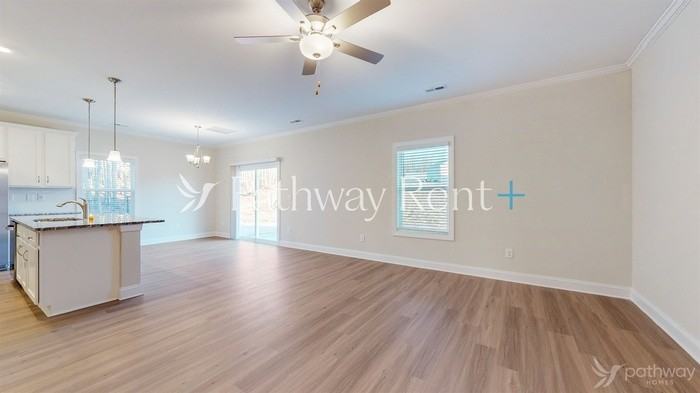 153 Susannah St - Photo 3 of 24