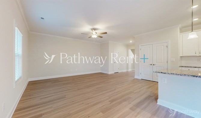 153 Susannah St - Photo 4 of 24