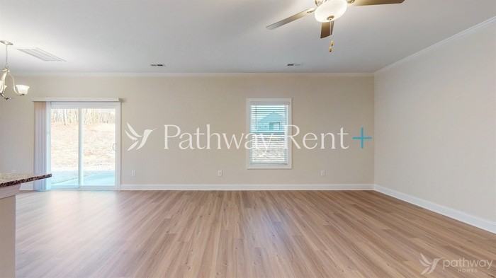 153 Susannah St - Photo 6 of 24