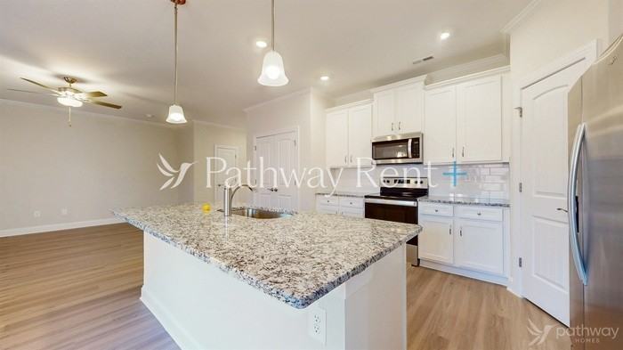 153 Susannah St - Photo 7 of 24