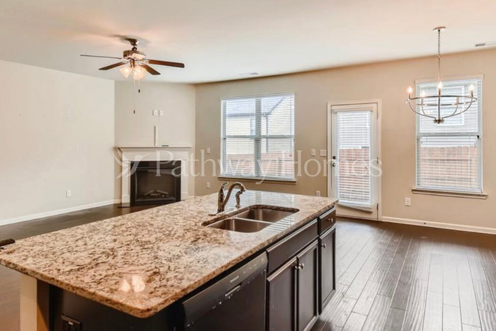 1610 Potomac Ct - Photo 5 of 17