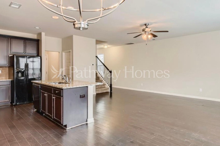 1610 Potomac Ct - Photo 6 of 17